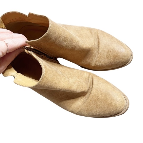 Qupid Women's Suede Chestnut Brown Beige Gold Accent Zip Up Ankle Boot Booties - Picture 10 of 16